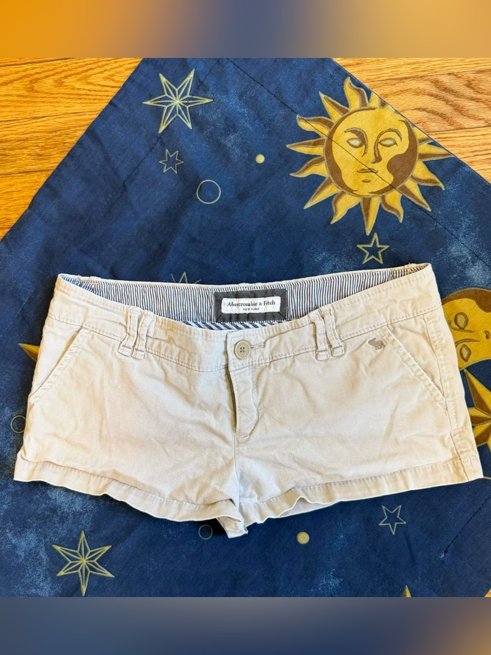 Y2k Abercrombie & fitch low rise khaki shorts